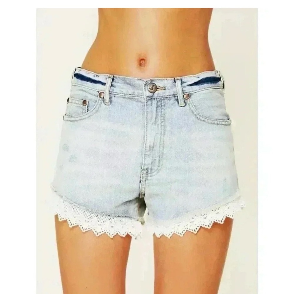 Free People Lacey Cutoff Daisy Wash Distressed Denim Shorts Lace Trim Size 27